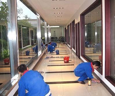 日常保洁与楼宇保洁 现代商业与生活环境的守护者